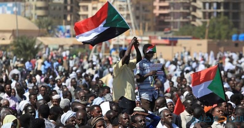 Soudan: Le peuple «nommera un gouvernement de transition»